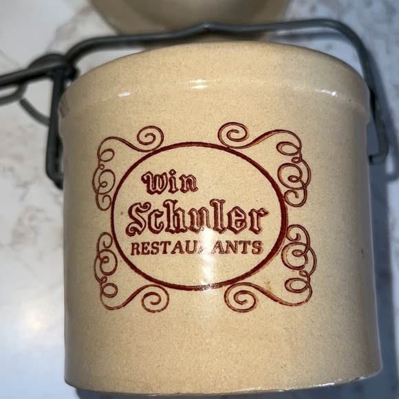Vintage 70’s Win Schuler Restaurants cheese crock with lid - Picture 2 of 16